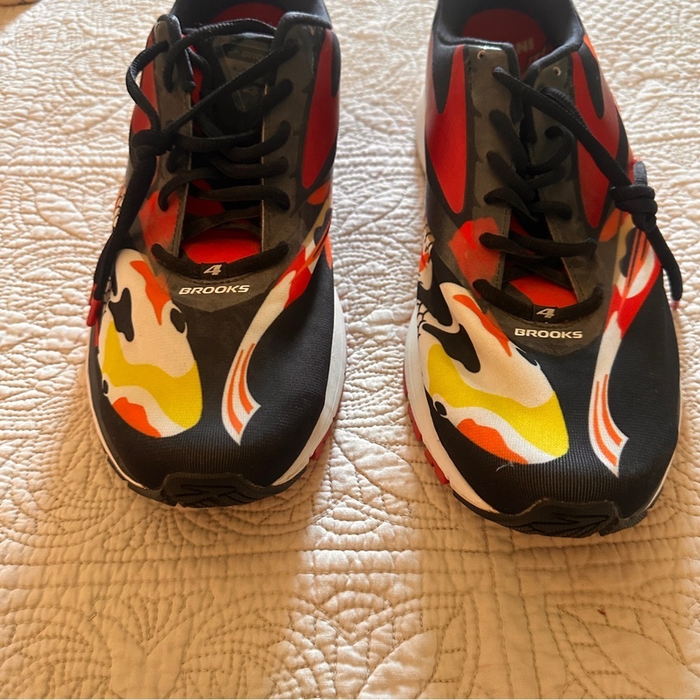 Brooks Tokyo Koi Men’s Red and Black Athletic Running Shoes size 12.5 Colorful - Picture 3 of 10